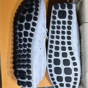 Louis Vuitton | Shoes | Louis Vuitton Mens Light Gray  display picture 3